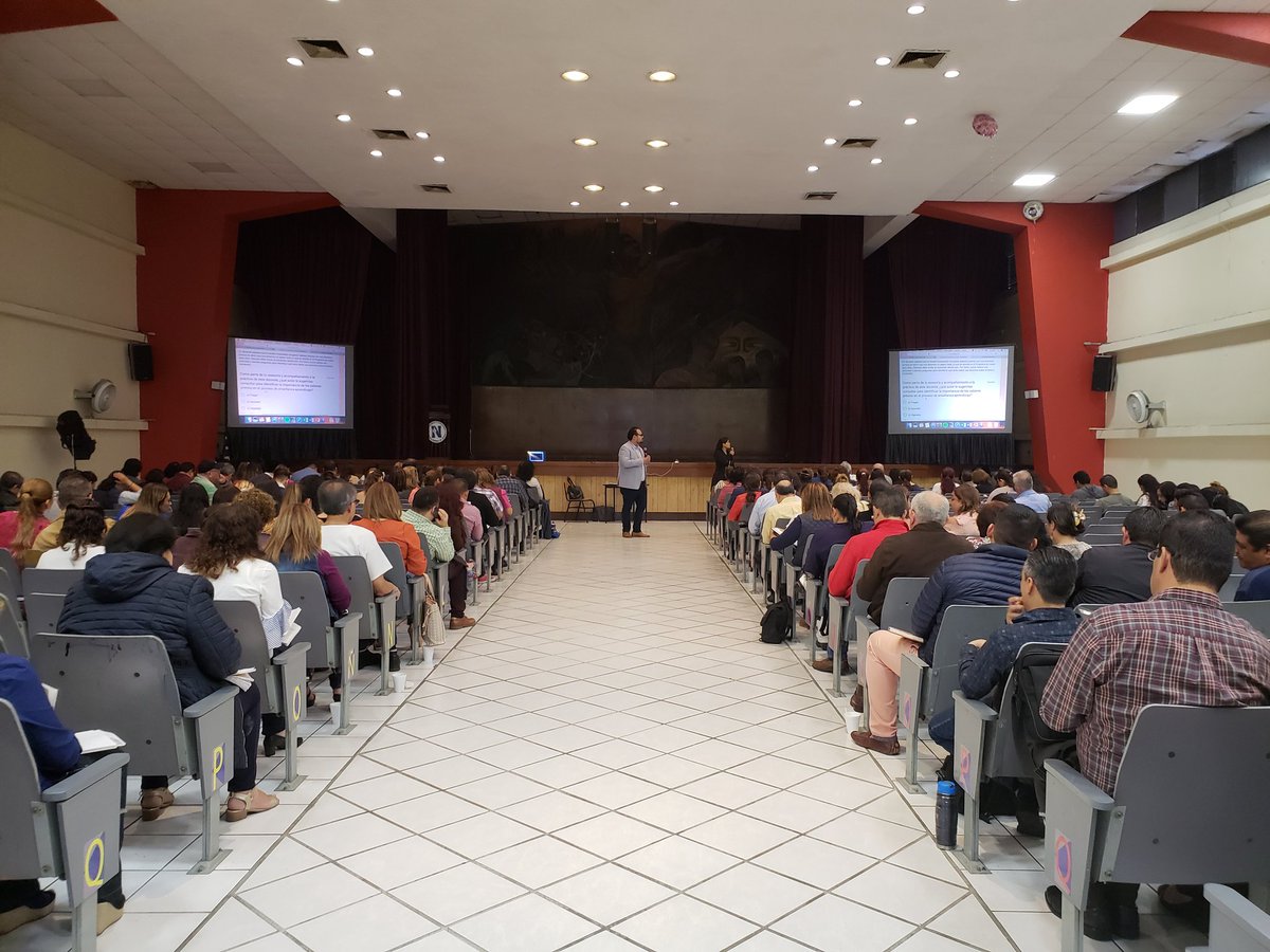 sergioruvalca's tweet photo. Emotivo el cierre del diplomado "Principios Pedagógicos" felicidades a los 900 profesionales de las sedes BCEN, ENEG, ENEA Cd. Guzmán y Vallarta que concluyeron el programa. @PacoAyon @saire83 https://t.co/wl0PH1MD0O