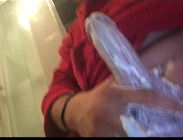istiyorcd's tweet photo. Ayak, kirmizi oje, ince yuksek topuklu ayakkabi ve jartiyer fetisim de var. Vajina, anus, penis, testis ve ayak yalamak cok hosuma gider. Fantazim, bir kadin tarafindan strapon'la becerilmek. Travestilerle epey tecrubem var, aktif ve pasif olarak. Tabi bir de kadinlarla.#kadın https://t.co/LDZpyRYA0t