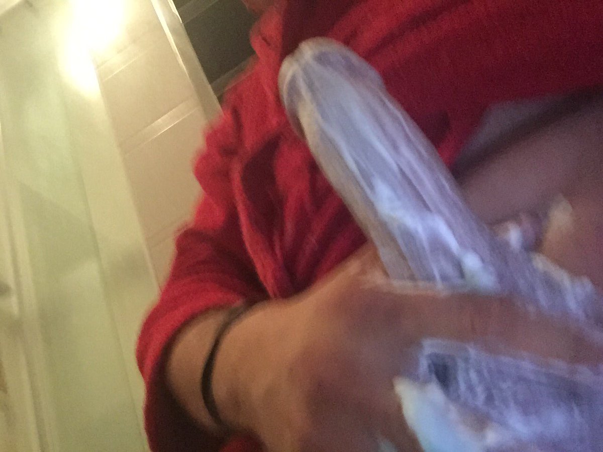 istiyorcd's tweet photo. Ayak, kirmizi oje, ince yuksek topuklu ayakkabi ve jartiyer fetisim de var. Vajina, anus, penis, testis ve ayak yalamak cok hosuma gider. Fantazim, bir kadin tarafindan strapon'la becerilmek. Travestilerle epey tecrubem var, aktif ve pasif olarak. Tabi bir de kadinlarla.#kadın https://t.co/LDZpyRYA0t