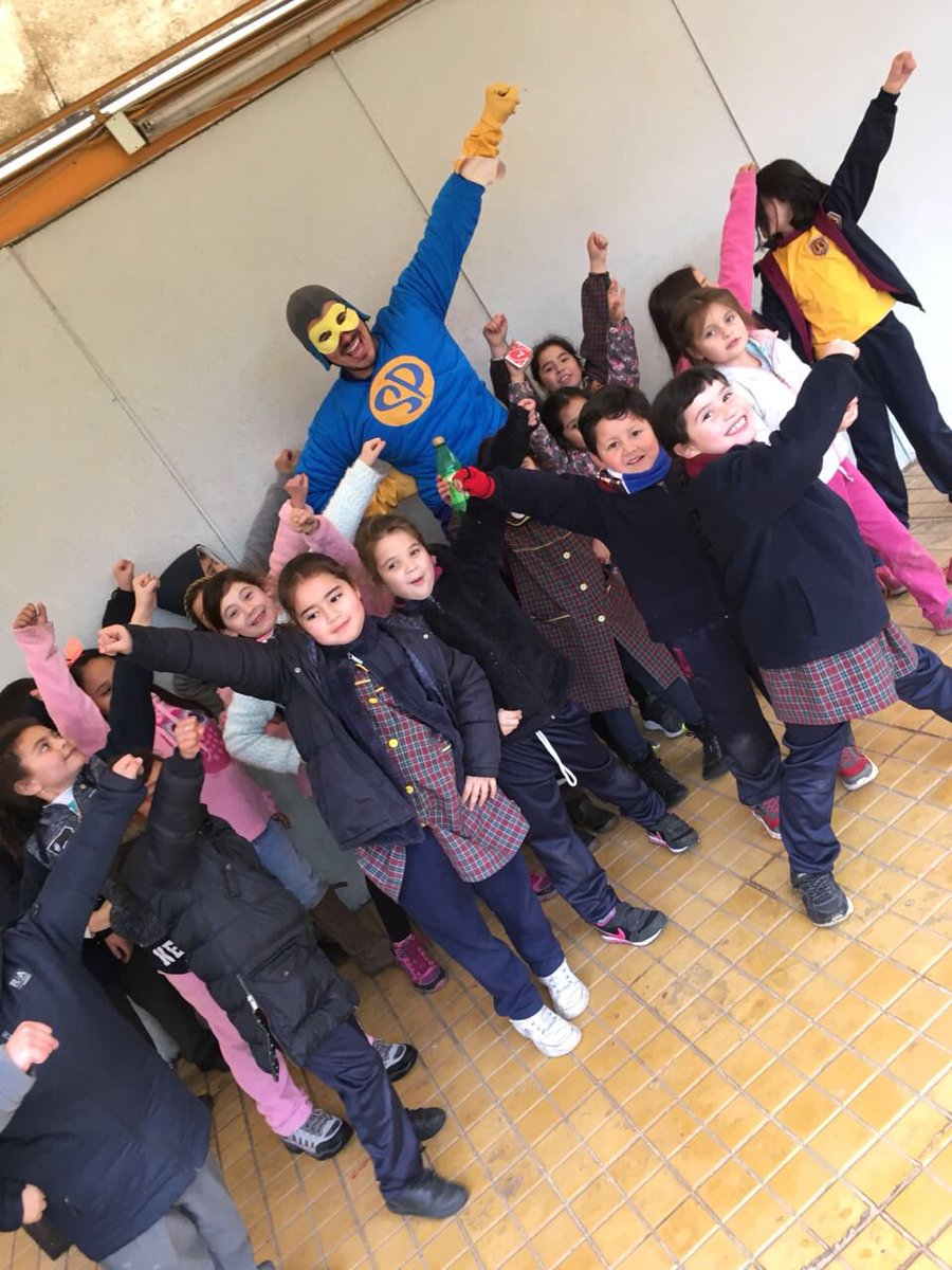 cmds_nunoa's tweet photo. Nuestro Súper Héroe ⚡️ Súper Presente ⚡️ está visitando nuestros colegios, premiando a los niños con mejor asistencia a clases 💥. #Ñuñoa #SuperPresente https://t.co/bv4f9Rl9t1
