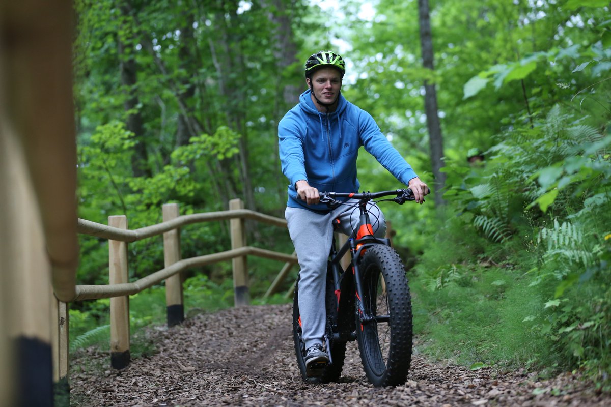 zsirmais's tweet photo. Cool people &amp; bikes &amp; Sigulda. The right ingredients for a perfect weekend break. 😎🚴‍♂️
---
#Sigulda un lieliska velokompānija = teicama brīvdiena. 🙂
#manssamsung #NOCCO #VieglatlētiVar https://t.co/Ba9Munycsh