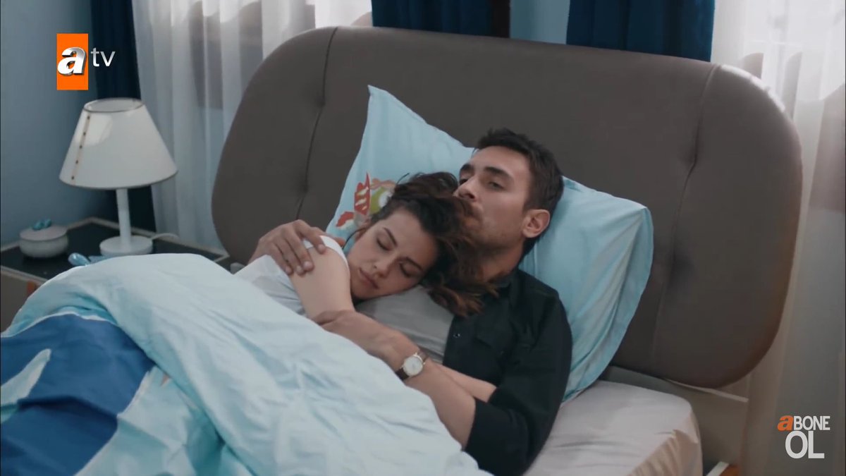 Ayselllce's tweet photo. İşitin ey yârenler aşk bir güneşe benzer
Aşkı olmayan gönül mesel-i taşa benzer
#SenAnlatKaradeniz #NefTah 
#UlaşTunaAstepe #iremhelvacıoğlu https://t.co/rgLPLCwbgl