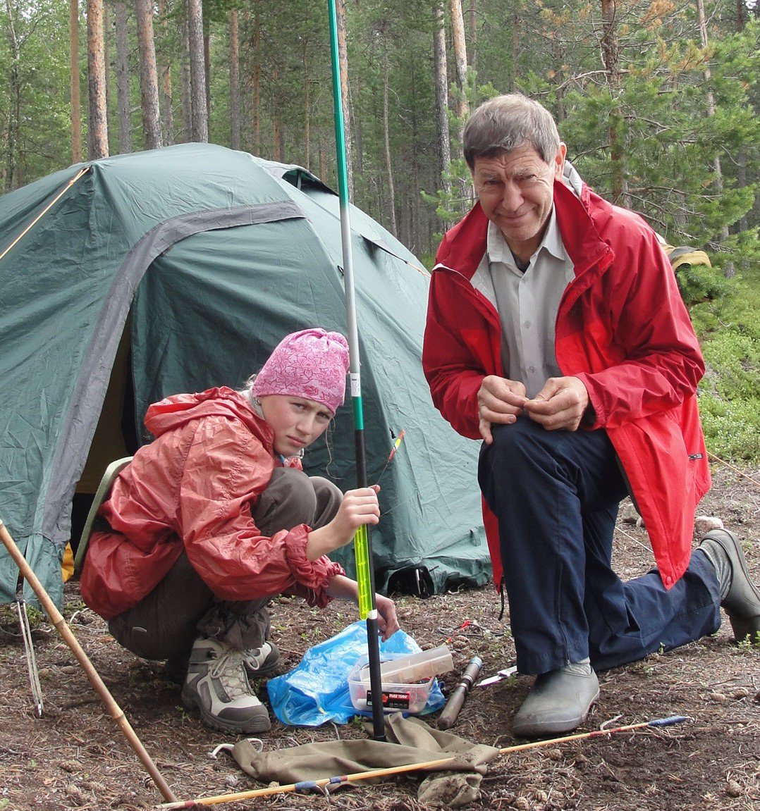 anibroot's tweet image. Всем побольше путешествий этим летом и вообще 🌄
(Я в розовом бафе и мой дедушка желаем вам попутного ветра на всех путях и дорогах)