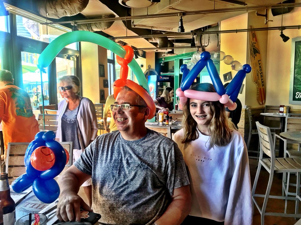 2PLYTP's tweet image. More pretailgate for Buffett @ Wrigley #nofriscothisyear @Margarillas @jimmybuffett @FINMEN1 @JimMayerMusic @JDSpradlin @LucyBuffett @winkadoubledamn @jager78 @Margaritaville