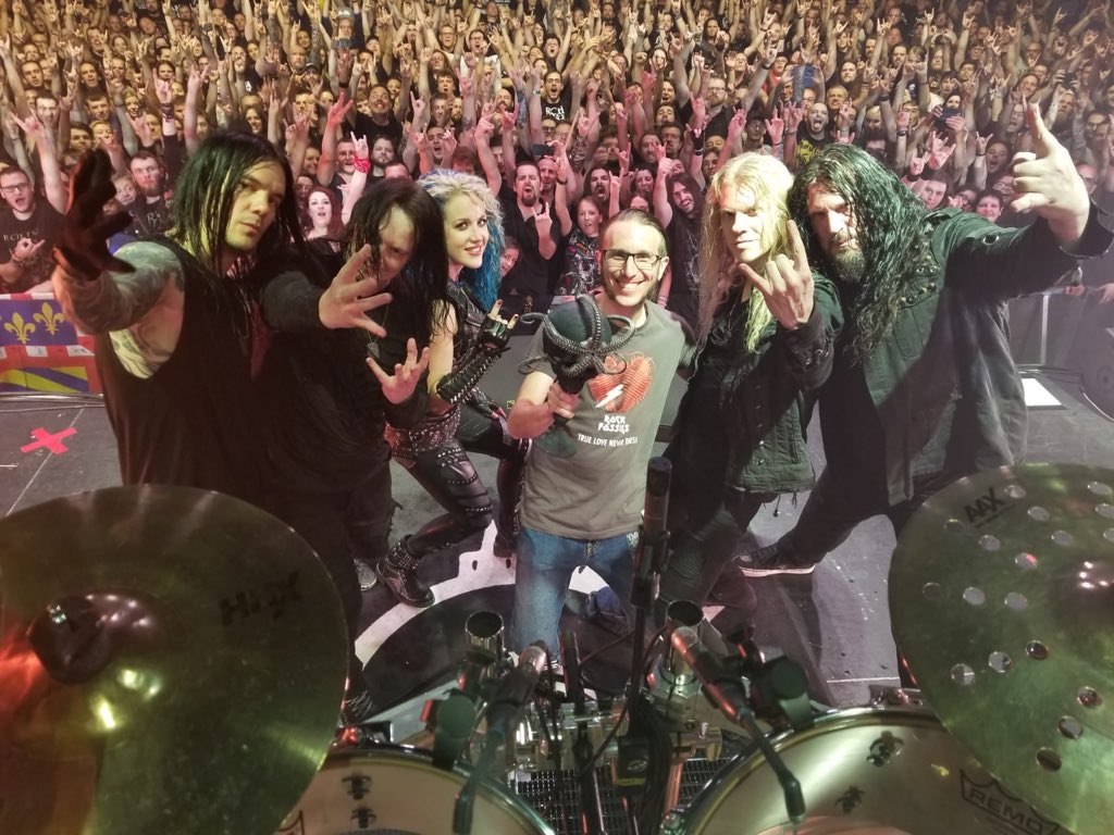 Meet 'Melusinaster arcusinimus' - the Arch Enemy fossil. Thank you paleontologist Ben Thuy and zoologist Sabine Stöhr for coming down to our show tonight in Luxembourg with this cool oversized replica! 

#archenemy #rockfossils #fossil #willtopower