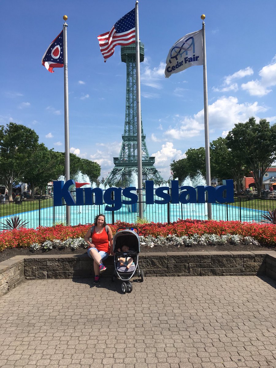 GraceLoveLife15's tweet photo. Little man was asleep, but we will still had to take a picture by the Kings Island sign! Great day!
@kingsislandpr #kingsisland #vacation #summer #blogwithheart @chadshowalter https://t.co/641XCkWnsk