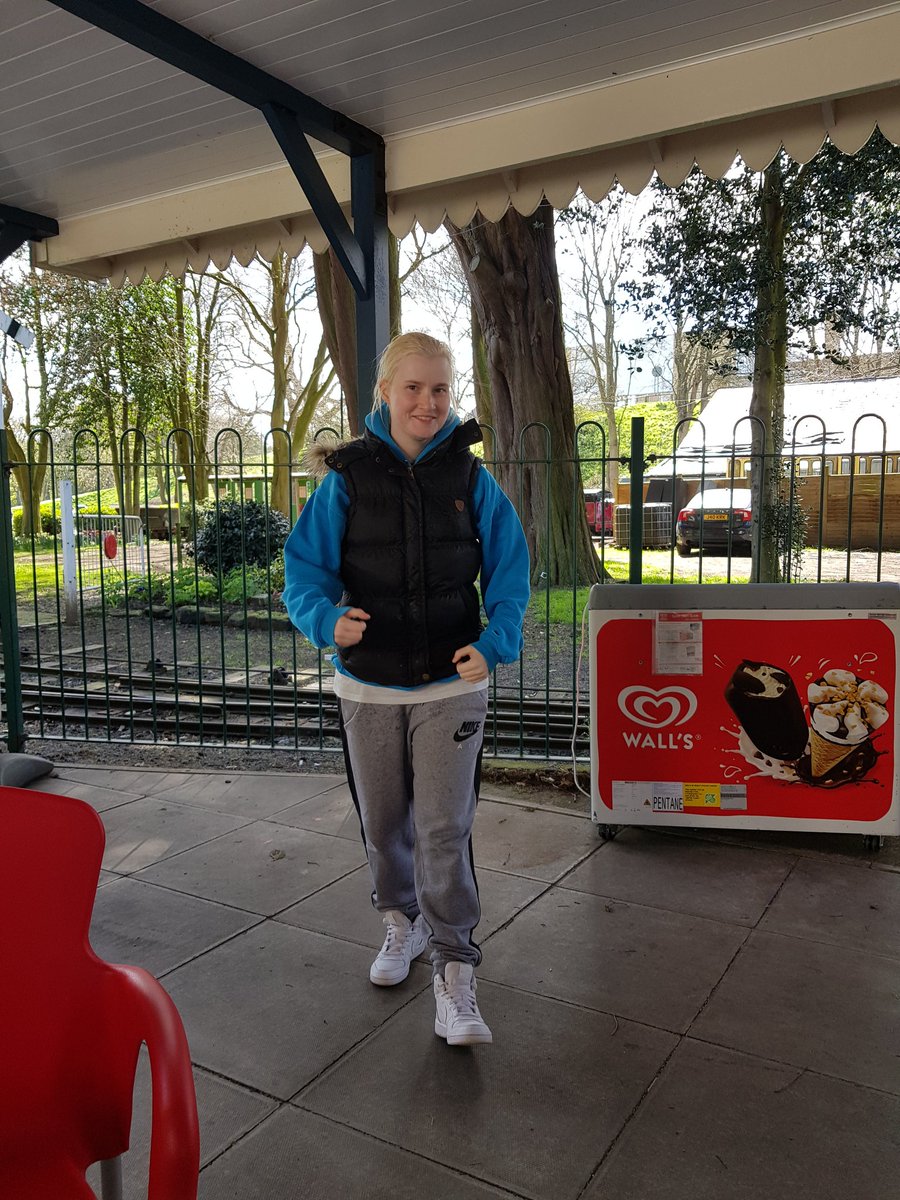 Leboo95's tweet photo. This Girl means everything to me @Boromitch8 was looking through my album and came across from when we went to Scarbrough honestly you might not like the picture but honestly it's a amazing picture of you babe ❤ xxxxxxxxx https://t.co/GQVqbIqfDz