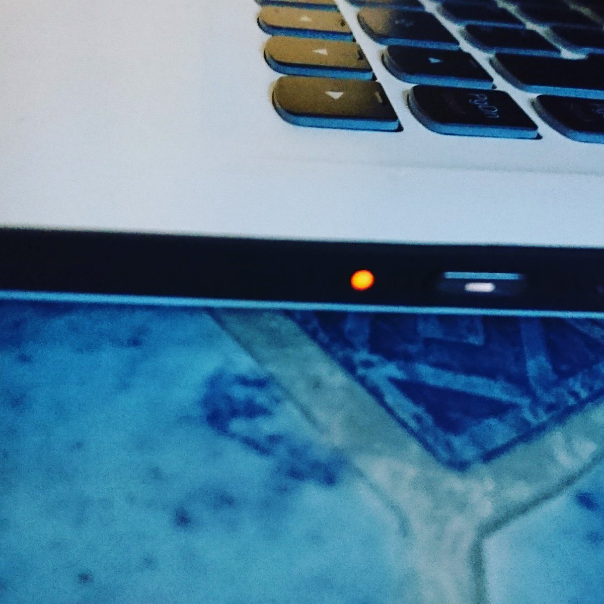 codewithaimee's tweet image. Day 88 of #100DaysOfCode I&apos;ve been working on some styling at work today.

My poor laptop looks like its dead. 😭 I don&apos;t understand how getting water on the charger plug 🔌 can break the laptop? Any advice is the motherboard is dead #laptophelp #laptoprepairs