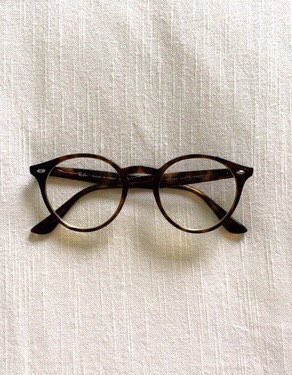 kisscogoddess's tweet photo. 「 au larry 」

• Onde Harry é apaixonado por livros e decide colocar alguns que tem, e já foram lidos, e tbm uns que ele mesmo escreveu, em uma banca na frente da mercearia de sua família. Um dia Louis recebe de presente um livro dele, e decide encontrar o tal escritor. https://t.co/BLOtRPJQz7