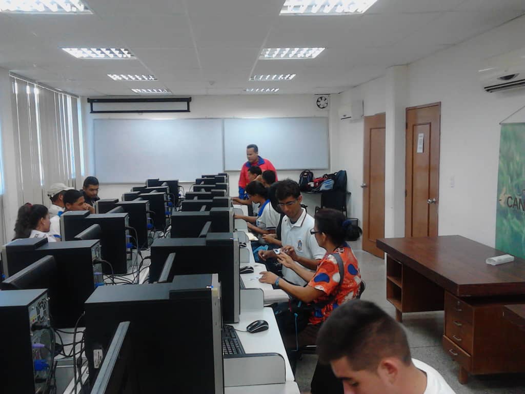 NoelDonquis30's tweet photo. La @unefa_ve #nucleoyaracuy   Continúa en su segunda fase, de Censo y Registro de Beca Sucre correspondiente al período Julio 2018 en la Sede de la UT FUNDACITE Yaracuy. https://t.co/gR7a2AwaQd