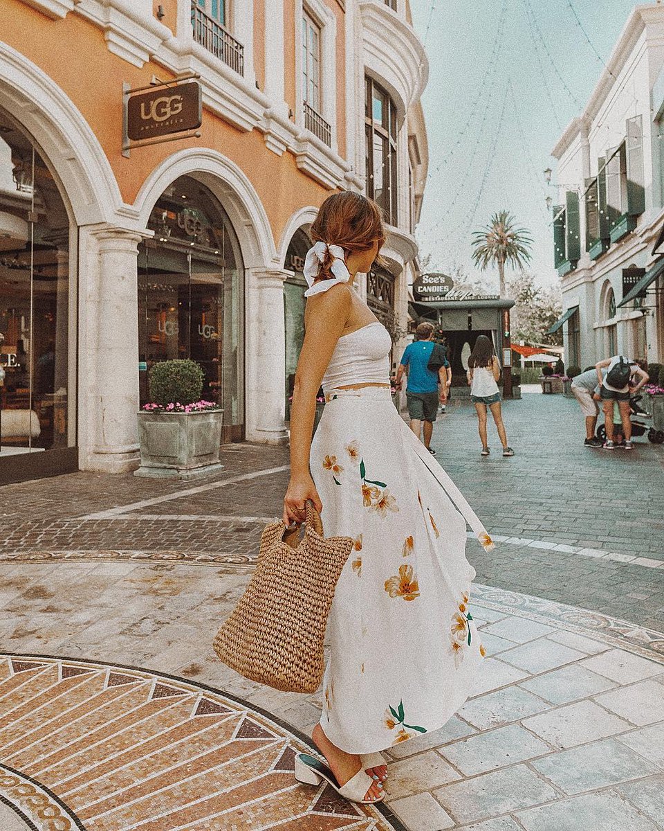 aritzia on Twitter: Emily @StilettoBeatss has her summer style all wrapped  up in the Eleta Skirt by Wilfred. https://t.co/YCoiOXha3k  https://t.co/T4dB4mXxmc / Twitter