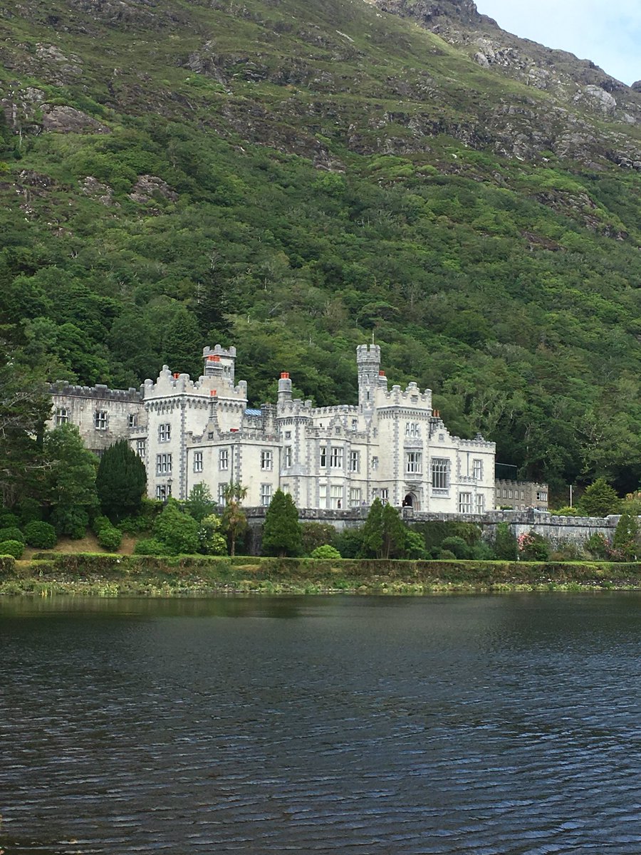 eacbhaile29's tweet photo. Kylemore Abbey Foods #jam #chutney #chocolate #oidis #benedictinenuns #táirgíáitiúil #caomhnúbia @KylemoreToday @wildatlanticway @biamaith @Bordbia @BlasNahEireann 😍 https://t.co/XtMwds5L34