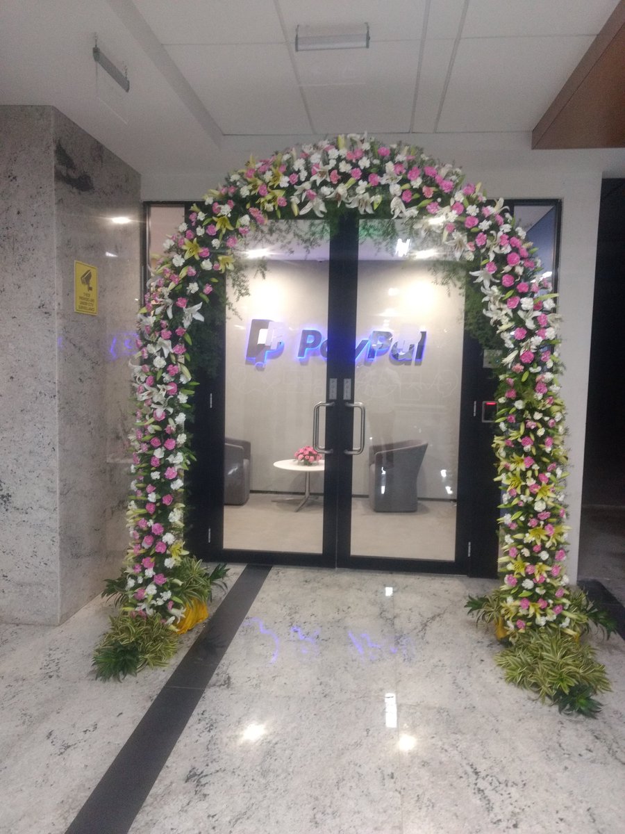 Tush_Shetty's tweet photo. #PayPalOnTheMove We start a fresh innings as the "PayPal" Bangalore family in our new home in "RGA Tech Park"... #MyFavouritePayPalSpot - #TheNewModel set is my Favourite PayPal Spot where it's way colourful, mesmerizes me with the ambience around #Innovation #Care #Support !!! https://t.co/w2NY3ZuPf7