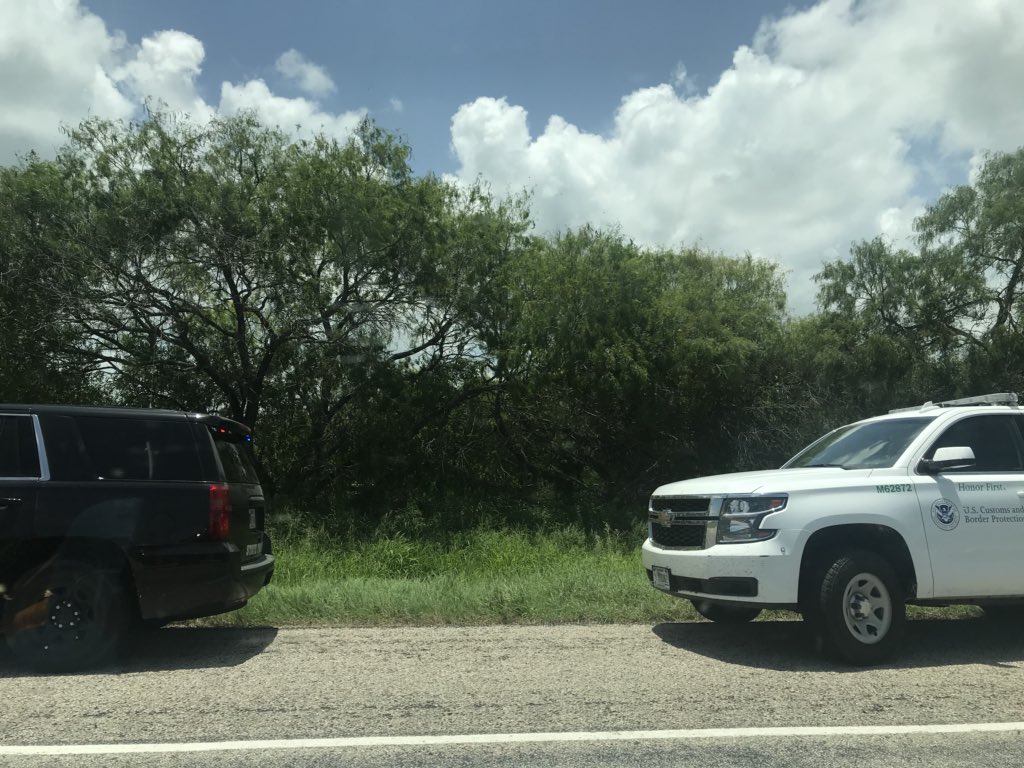 Grassroots_News's tweet image. On the way to Brownsville with two mothers who just bonded out of Hutto whose children are still detained near the border and saw two separate cars pulled over by state troopers and border patrol. #StopTerrorizingUs #ThisisTexas #AbolishCBP
