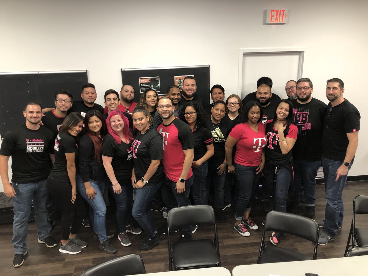 AlisonBriecke's tweet photo. Another RAM meeting in the books... this time with TWO great districts coming together to help each other succeed!!! Long Island North and South in the house!!! #BQLI #NERules #AreYouWithUS @eallen007 @SteveErato @lpetrone9 @JonFreier @thayesnet @JohnLegere https://t.co/PI7hbklmh4