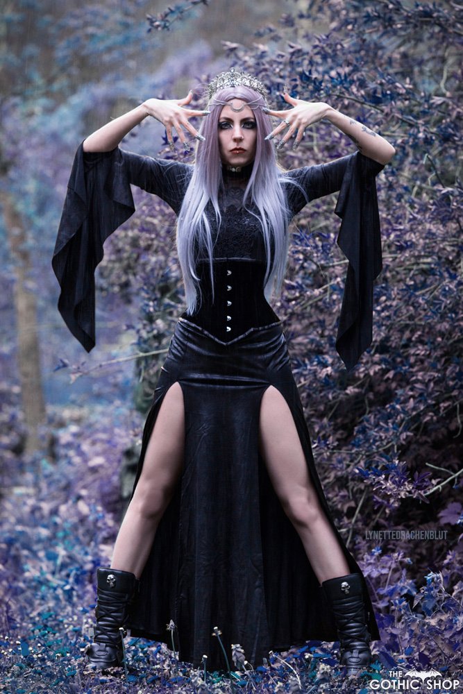 thegothicshop's tweet photo. Model: #LynetteDrachenblut
Moonspell Dress by #punkrave: https://t.co/djt8C2cygR
Choker by #alchemygothic: https://t.co/DS7jCWyCQE
Crown: #elephantshome
Underbust: #Orchardcorset
Wig: #feshfen
Contact lenses: #honeycolor.com
Photography: #LDrachenblut_Moonspells https://t.co/a23D8BPBIA