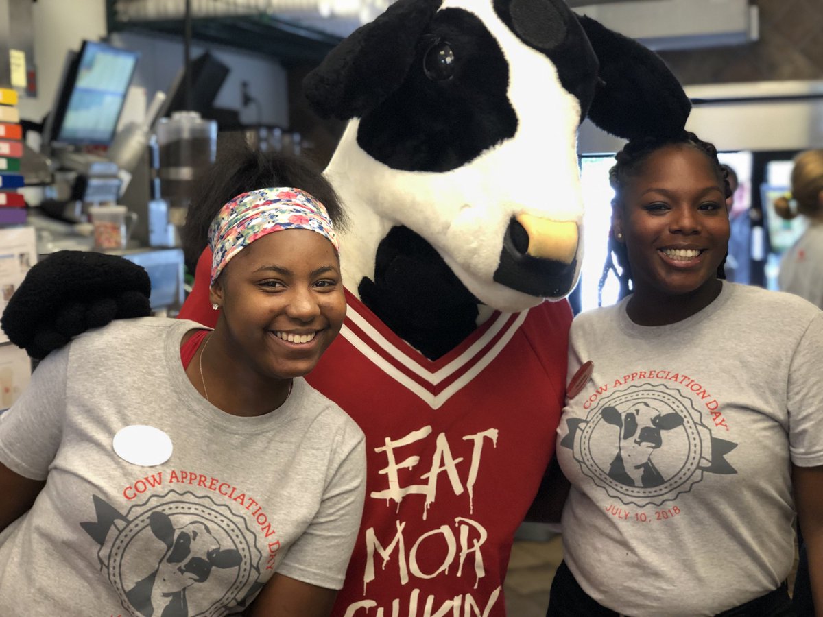 CFACuster121's tweet photo. More fun at Cow Appreciation Day! Dress like a cow from the hours of 6am-7pm on July 10, 2018 and receive a free entree (not including salads) or kids meal. Can only be redeemed in store not valid within drive thru. #cowappreciationday #CFACuster121 https://t.co/Wsp9F2yQzS