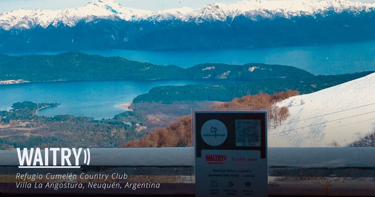 WaitryApp's tweet photo. Nuestros centros de mesa están disfrutando de los hermosos paisajes de Cerro Bayo en el Refugio de Cumelén Country Club 🏔, mientras los comensales disfrutan del servicio de Waitry para hacer sus pedidos. #waitry #villalaangostura #cerrobayo #7lagos #patagonia #argentina https://t.co/aAvsQ2OHDO