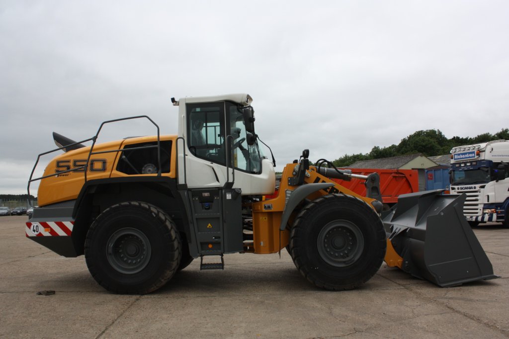 2016 static display Liebherr L550 with ZK linkage available now for delivery, this machine has air pre filter, autolube and LED headlight package. If anyone is looking for this size of machine please give me a call on 07831232792 or email carl.longhorne@liebherr.com #liebherr