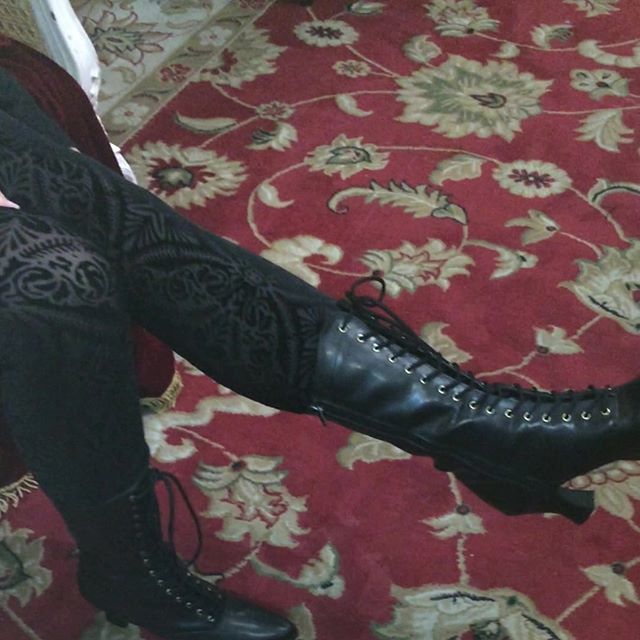 gserpentine's tweet photo. These boots, so right now, bit witchy, bit victorian and on sale, link in bio and you'll find them under boots and shoes section
#victorianboots #gothicvictorian #victorianfashion #steampunkboots #witchyboots #bootssale #galleryserpentine #laceupvictorianboots #steampunkfas… https://t.co/d7LqJpvFre