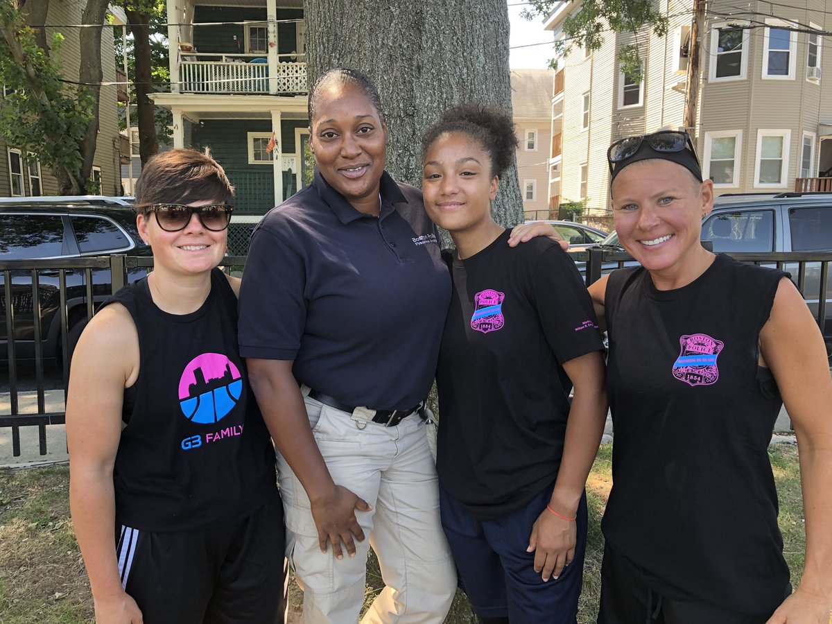 SuperBaston's tweet photo. G3/Women in Blue summer clinic ..#rolemodels #mentors #sisterhood #buildingrelationships #everyday #G3Family @ShootingTouch @MassStatePolice @venessagasior https://t.co/mQcKCfvew5