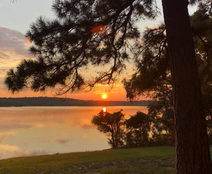 NBC6Weather's tweet image. Nice way to close the day at Wright Patman Lake.  Sharing this #Localview from Jana Tubbs at 530pm on KSHV.