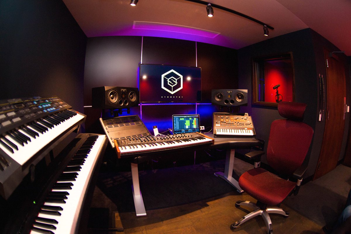 Symmetry Academy made some beautiful setups in our studios 😍 <a href="/SymmetryAcademy/">Symmetry Academy</a>