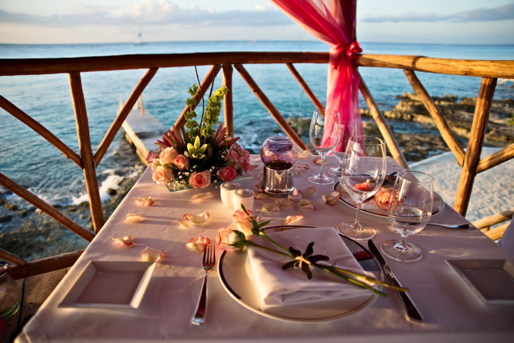 La cena romántica ideal está en @InterContiCoz