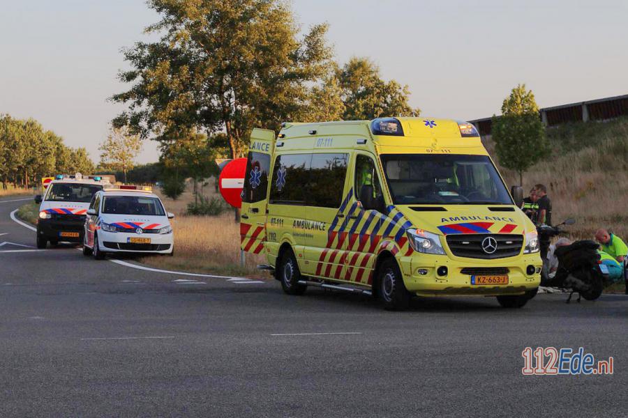 🚨 Meisje op scooter aangereden op de Postweg in #Lunteren 112.press/Qb6rpQ 112Ede https://t.co/cPpasqCim9