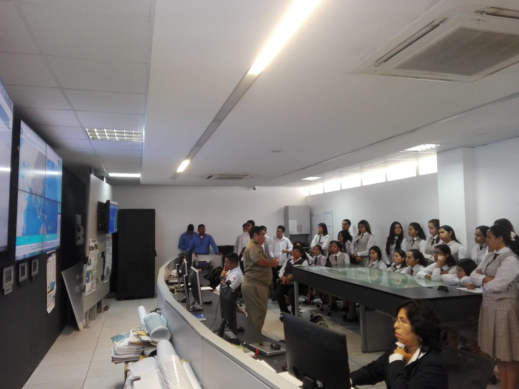 inocarec's tweet photo. Alumnos de bachillerato de la Unidad Educativa Santa María Goretti visitaron el Instituto Oceanográfico de la Armada con la misión de conocer las actividades que se ejecutan en el Centro de Monitoreo Oceánico y el laboratorio de Oceanografía Biológica. https://t.co/lGczknBs1p