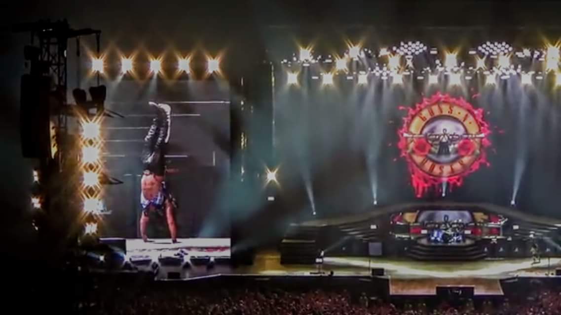 xpoccahontas's tweet photo. @Slash awesome 
#GNRinChorzow @gunsnroses #GnFnR #gunsnroses #gunsnfuckingroses #concert #NotInThisLifetime #bigdream https://t.co/phYLnqCZd0
