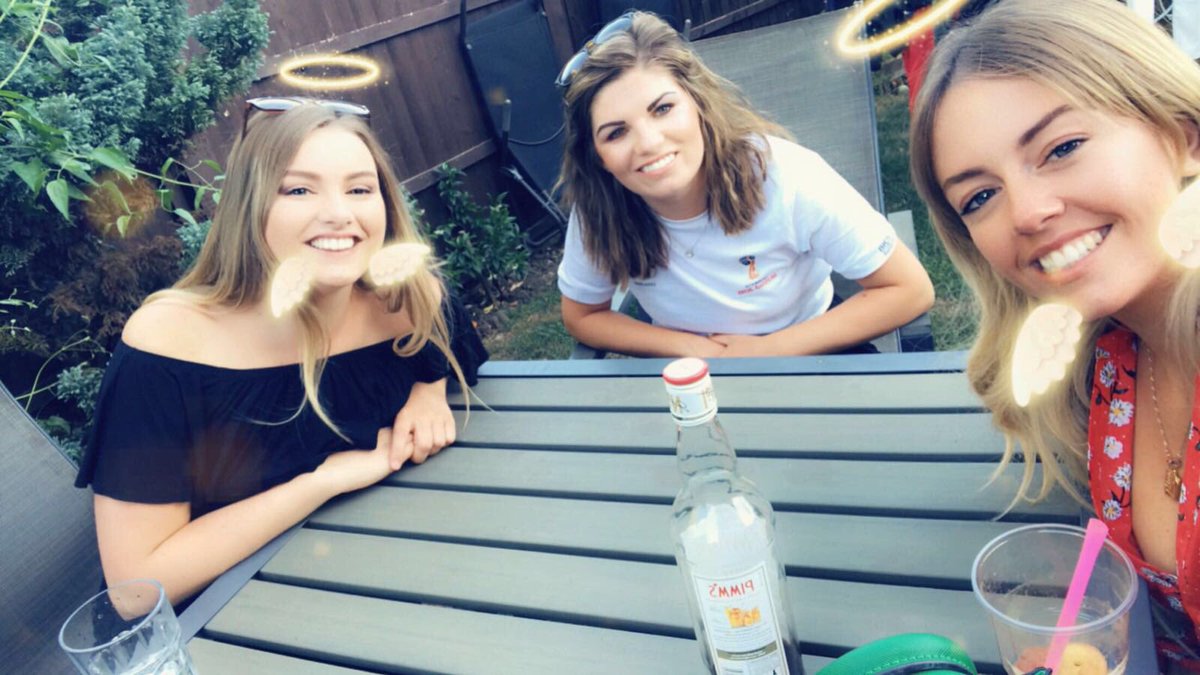 Jasmiinee3's tweet photo. #Manchester roll on girlies 🥂 https://t.co/15x5T6thqP