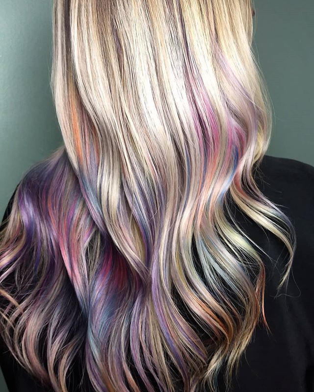 WellaHairUSA's tweet image. Holographic #goals. 🌈 #WellaPassionistaUSA @cassandra_foehr nailed this #ColorFreshCreate color placement mimicking the way light catches every color in the rainbow 😍 #StylistsDoItBetter #ColorCreators