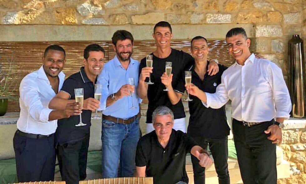 adriandelmonte's tweet photo. 📸 Ronaldo, Agnelli &amp; friends in Greece

😍🍾 https://t.co/pUefARCjgq