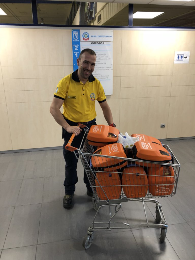 juampy654's tweet image. Nuevo modelo de Carro de Paradas de @SAMUR_PC #TesVisible #tesenforma