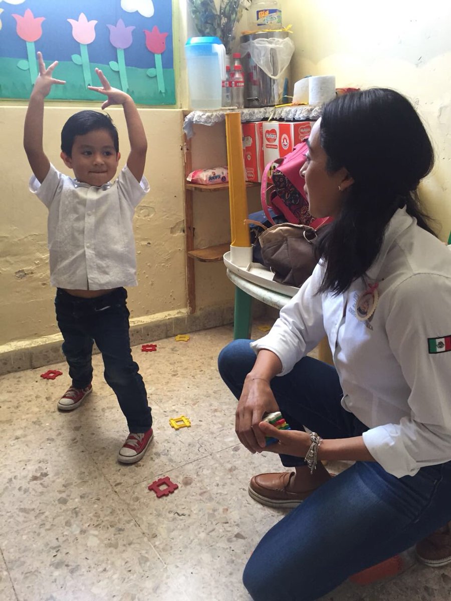 QroBienestar's tweet photo. El día de hoy la Delegada @CarmenAndreaJ  visitó la Estancia Infantil ”El Castillo de los Niños” con motivo de su décimo aniversario para reconocer su dedicación y entrega con la niñez queretana. #SedesolContigo @SEDESOL_mx @EvielPM @Estancias_DGPS https://t.co/053xMWNv1D