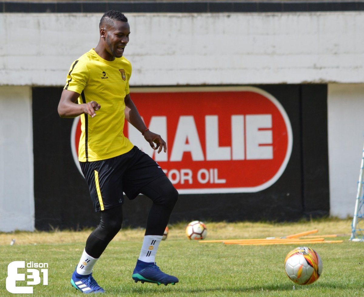 31Carcelen's tweet photo. Feliz de verla de nuevo.
¡Cuanto te extrañé caprichosa! ⚽❤ 

#VamosTigre #Pretemporada #E31 https://t.co/1mR6EAoNVn