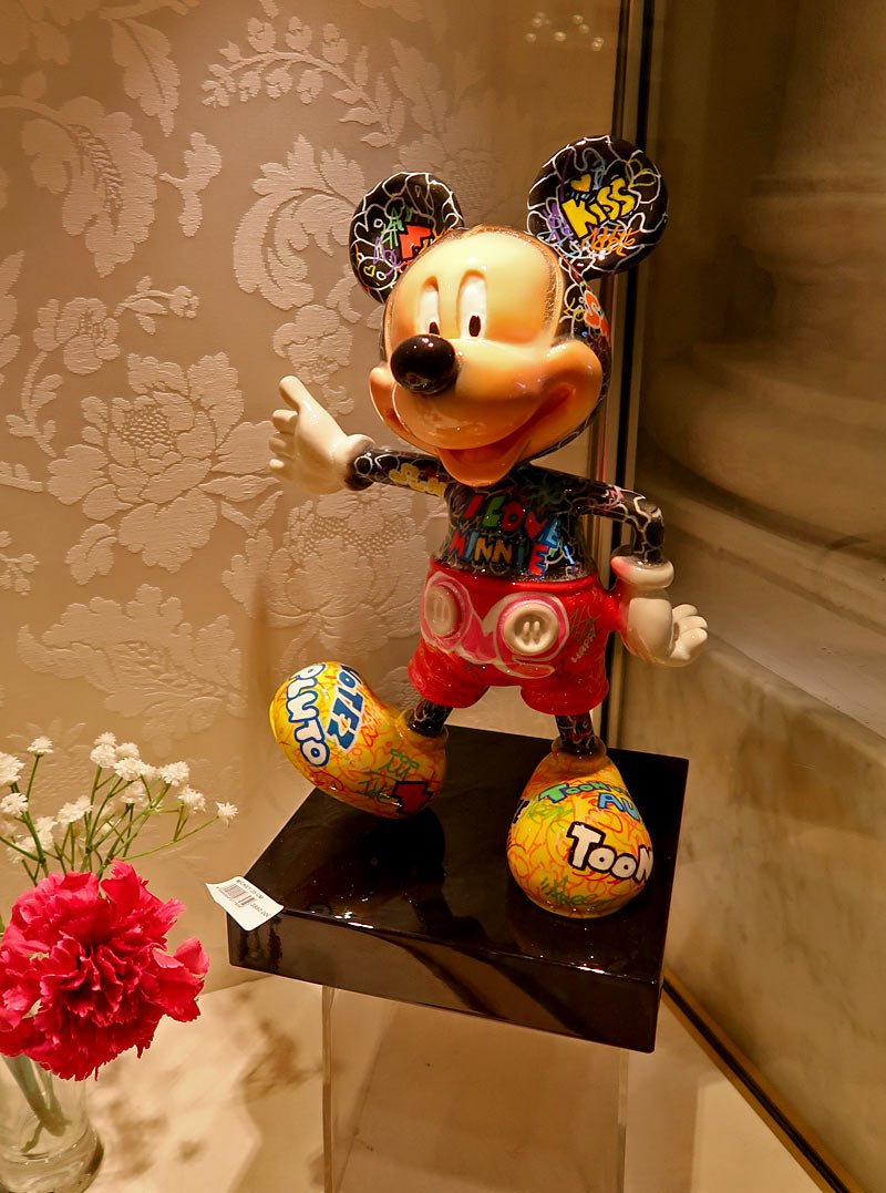 Bienvenue a Nice for leg 2 of our Dinsey France itinerary. Even here in Hotel Le Negresco in Nice there's a little touch of Disney. Interested in a designer Mickey statue? For 3800 Euros (approx US$4450/CAD$5800), this can be yours. Sadly...it tempts me #MickeyMouse #LeNegresco.