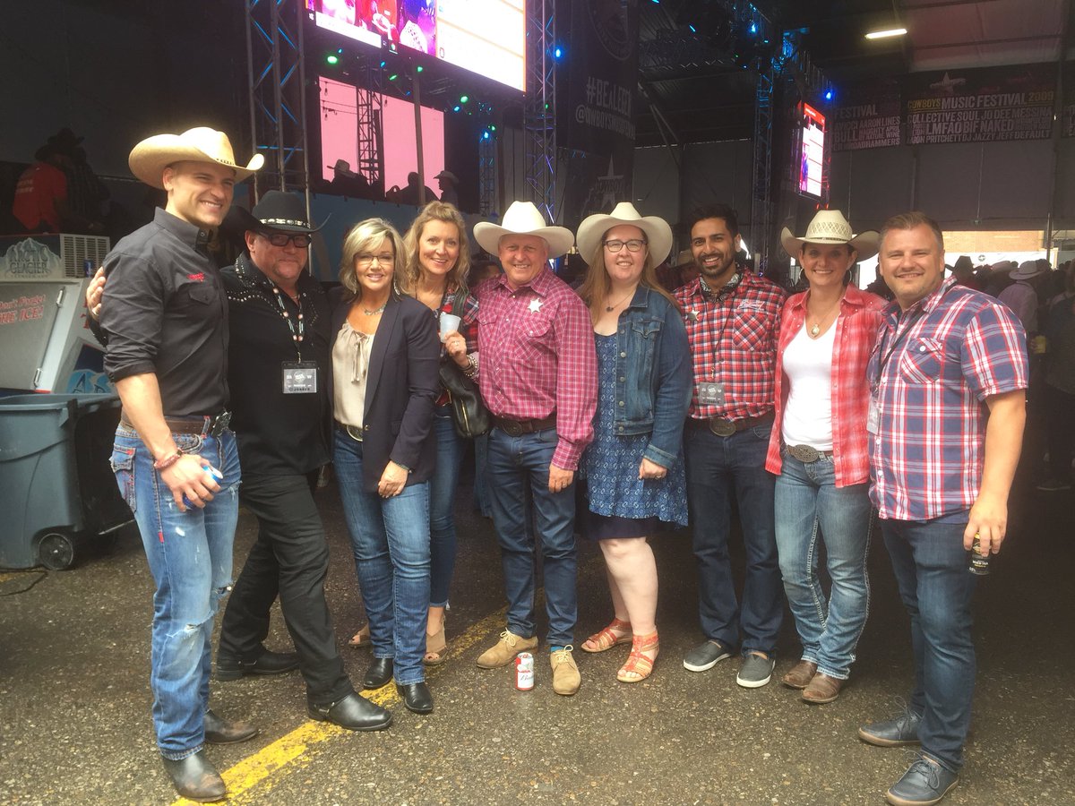 DanielleLarivee's tweet photo. Meeting the amazing @CCAbuildsYYC team, including Fabio Filice, president and COO at the #BuckNBuild at #Stampede2018 #yyc #ableg #abpoli https://t.co/Nr99EqUuY2