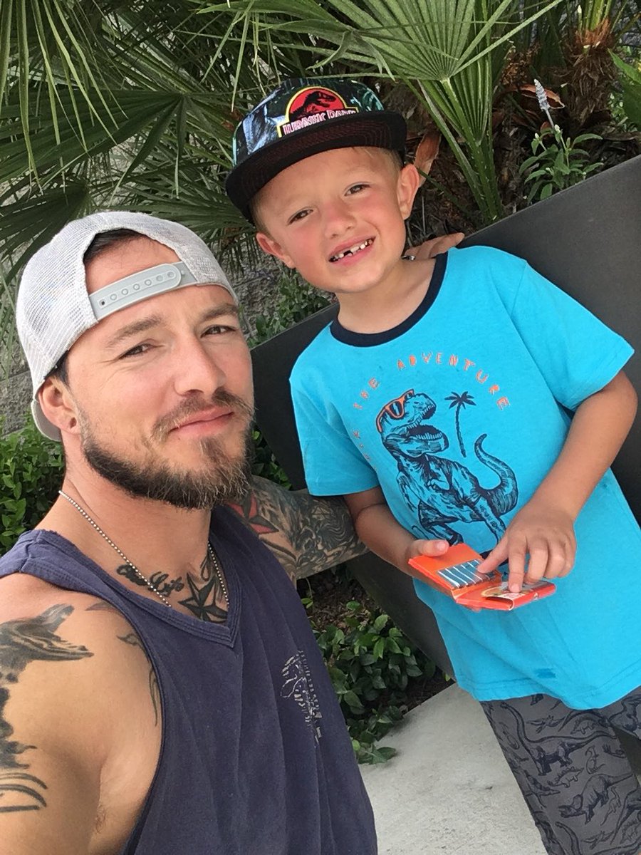 ZachariahWade3's tweet photo. After being on 3 fires for 16 days it’s good to spend time with my little man! #JurassicWorld #CanyonFire #PawneeFire #CountyFire #hotshotlife https://t.co/YwXHdj6O7D