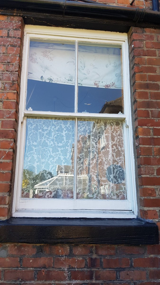 HeatSaveCompany's tweet photo. Before and after old horrible single glazed window to new A-Rated window upvc window ready for winter customer will soon get there money bank on money saved on heating bill #WindowsandDoors
#ARatedWindows #UpvcWindows
#Cheshire #Romiley https://t.co/Pp9i7QXz0E