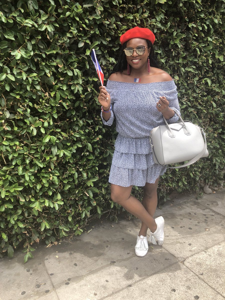 Celebrating in style. 
C’est trés bien, mais ne c’est pas fini! #allezlesbleus #fiersdetrebleus #worldcup2018 #frenchgirlstyle #beretallday #worldcupstyle #streetstyleparis