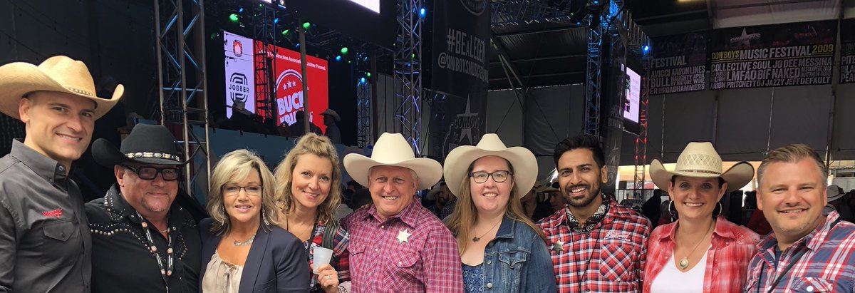 mattschellen's tweet photo. An absolute pleasure to connect with our friends in government @SANDRAYYCNW, @DanielleLarivee and @ChristinaNDP, as well as our peers at the @CCAbuildsYYC #BucknBuild! https://t.co/ETywWCvnfs