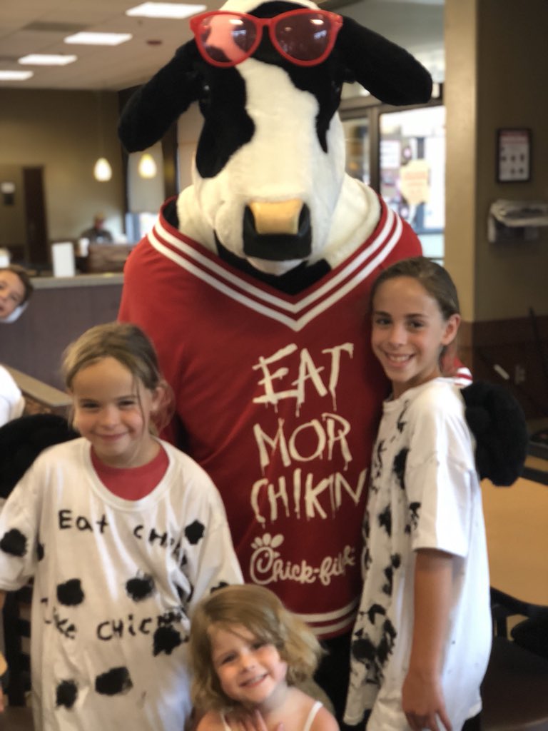 CFACuster121's tweet photo. So many spots #CowAppreciationDay #CfaCuster121 https://t.co/QSiPE5pavT