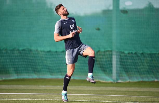 Le mec va prendre le trophée au calme sans pression  !  Je finirais cette phrase d’un un grand philosophe qui a dit : 
Giroud tu peux rater une occasion, mais pas 15, tu peux rater 2 occasions mais pas 15, à la rigueur tu peux rater 3 occasions mais pas 15 😂😂😂😂 ...
#FRABELG