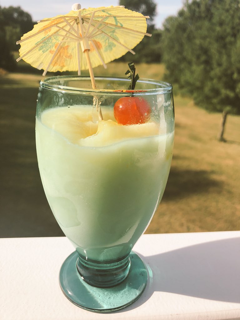 KCCateringLLC's tweet photo. Happy #NationalPinaColadaDay! 🍍🍹#happyhour #drinks #cocktails #summer #catering #kccateringllc #fentonmi https://t.co/fG8mO3R1Ht