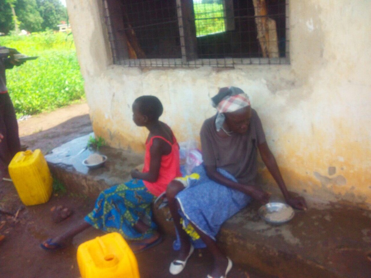 eatBCH_SS's tweet image. [yei] These two women are sending for you their love. They used to go weeks without food, and now they said they can smile. They asked me to explain to you that Bitcoin Cash teaches them with Love through the food you send. 😍