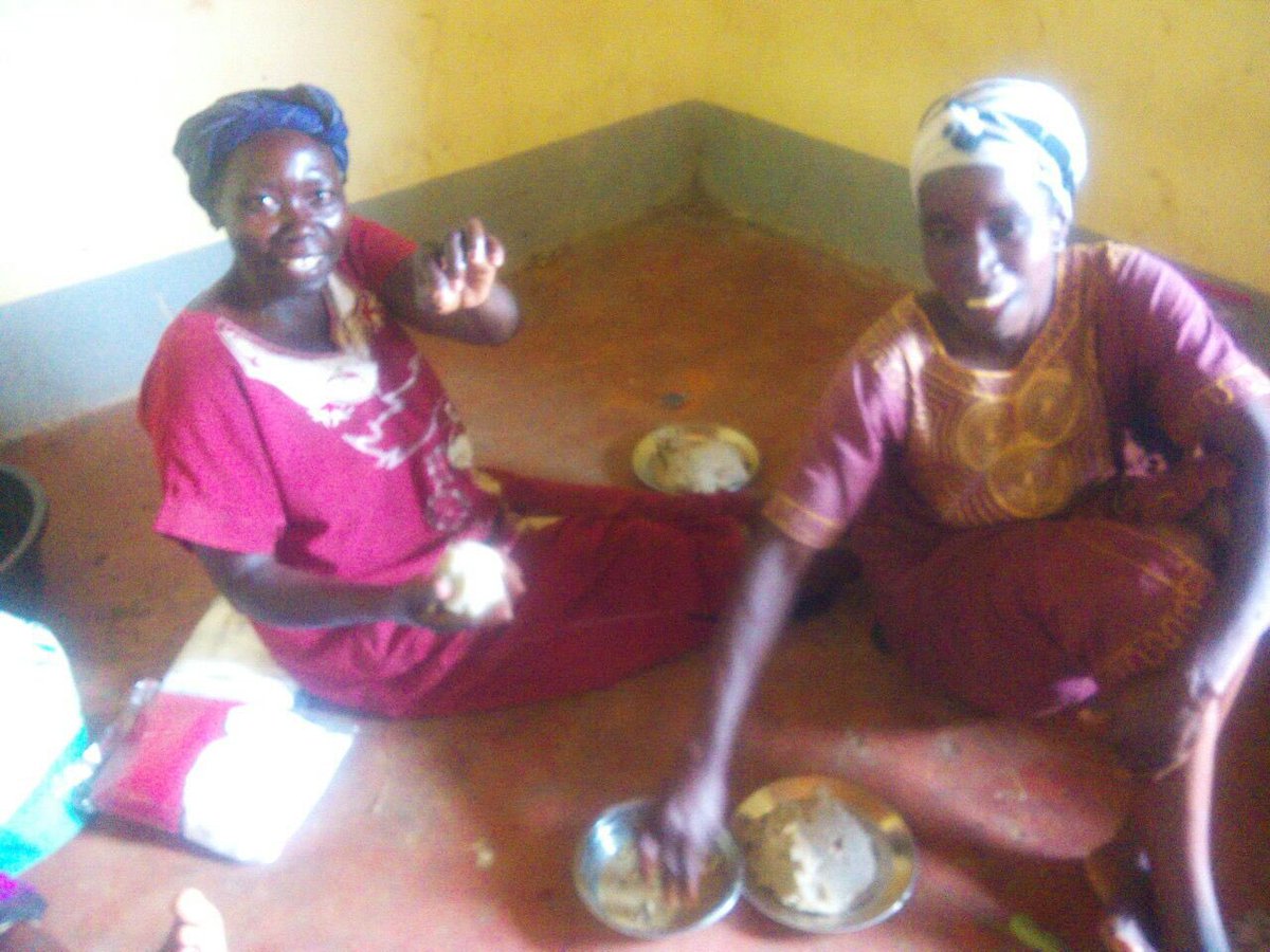 eatBCH_SS's tweet image. [yei] These two women are sending for you their love. They used to go weeks without food, and now they said they can smile. They asked me to explain to you that Bitcoin Cash teaches them with Love through the food you send. 😍