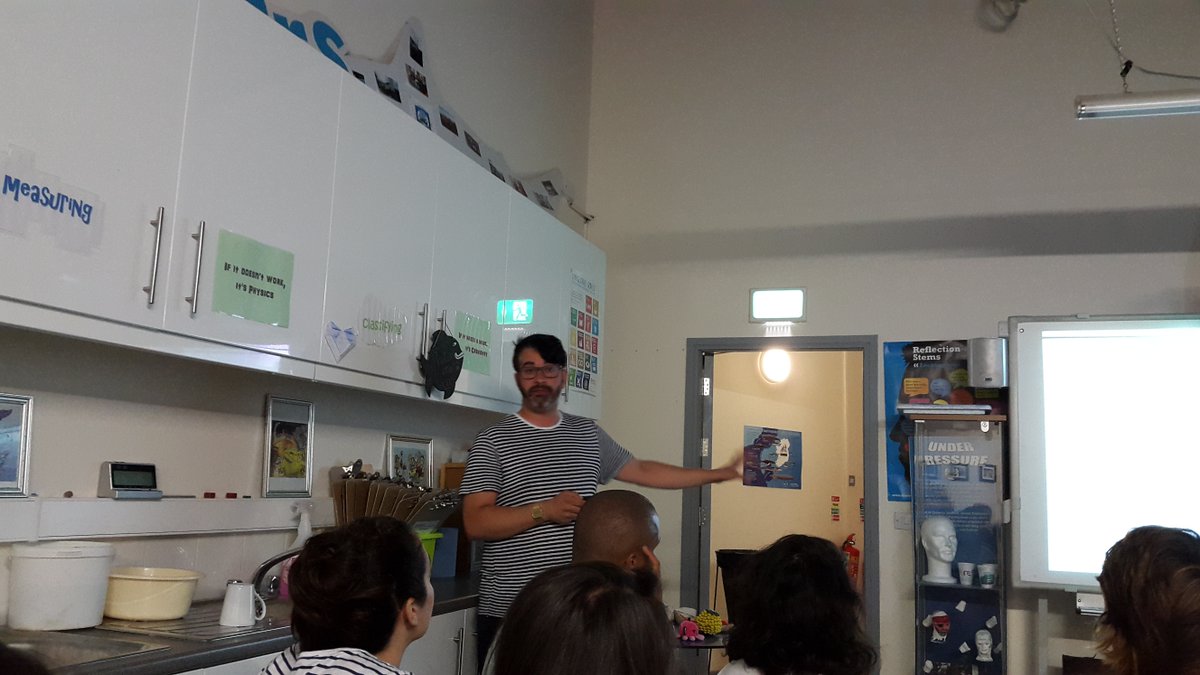 Great overview from @jpglfrias of @MfrcGmit this evening <a href="/GalwayAquarium/">Galway Atlantaquaria</a> about the issue of #marinelitter in our oceans &amp; some of the actions that individuals can take to reduce their use of #singleuseplastic!