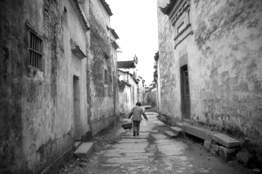 “The Path” China, 2003 ~ collectors home Palm Coast, Florida #silvergelatin #silvergelatinprint #gelatinsilverprint #archivalprint #limitededition #16x20 #photographycollector #artcollector #china #blackandwhite #blackandwhitephotography #ilford #hp5 #vintageprint #vintageprints